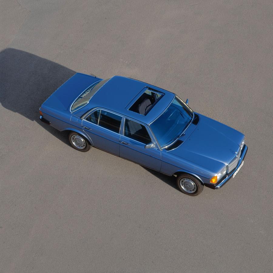  Mercedes-Benz E-Class 1976 года  (фото 4 из 5)